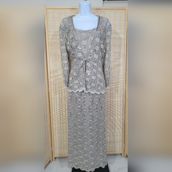 Golden Formal Dress Set - Picture 1 of 8
